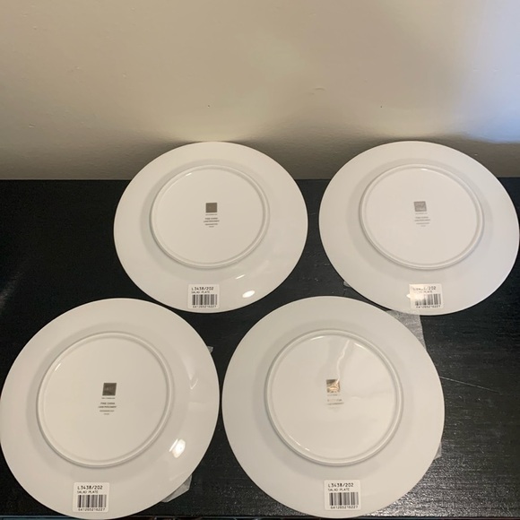 Mikasa Parchment Salad Plates.  Lot of 4.  NWT. Made in Thailand. - Picture 2 of 5